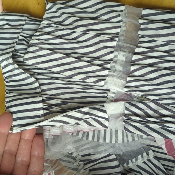 Club Monaco Sheer Stripe Accordion Tank Top NWT - Picture 8 of 13